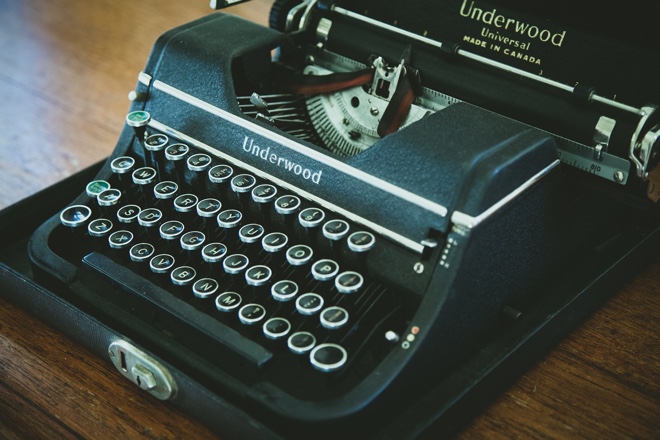 Image of an old school typewriter called 'Underwood' made in Canada